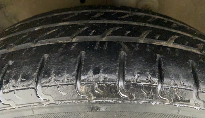 2015 Maruti Celerio ZXI AMT, Petrol, Automatic, 1,06,212 km, Left Front Tyre Tread
