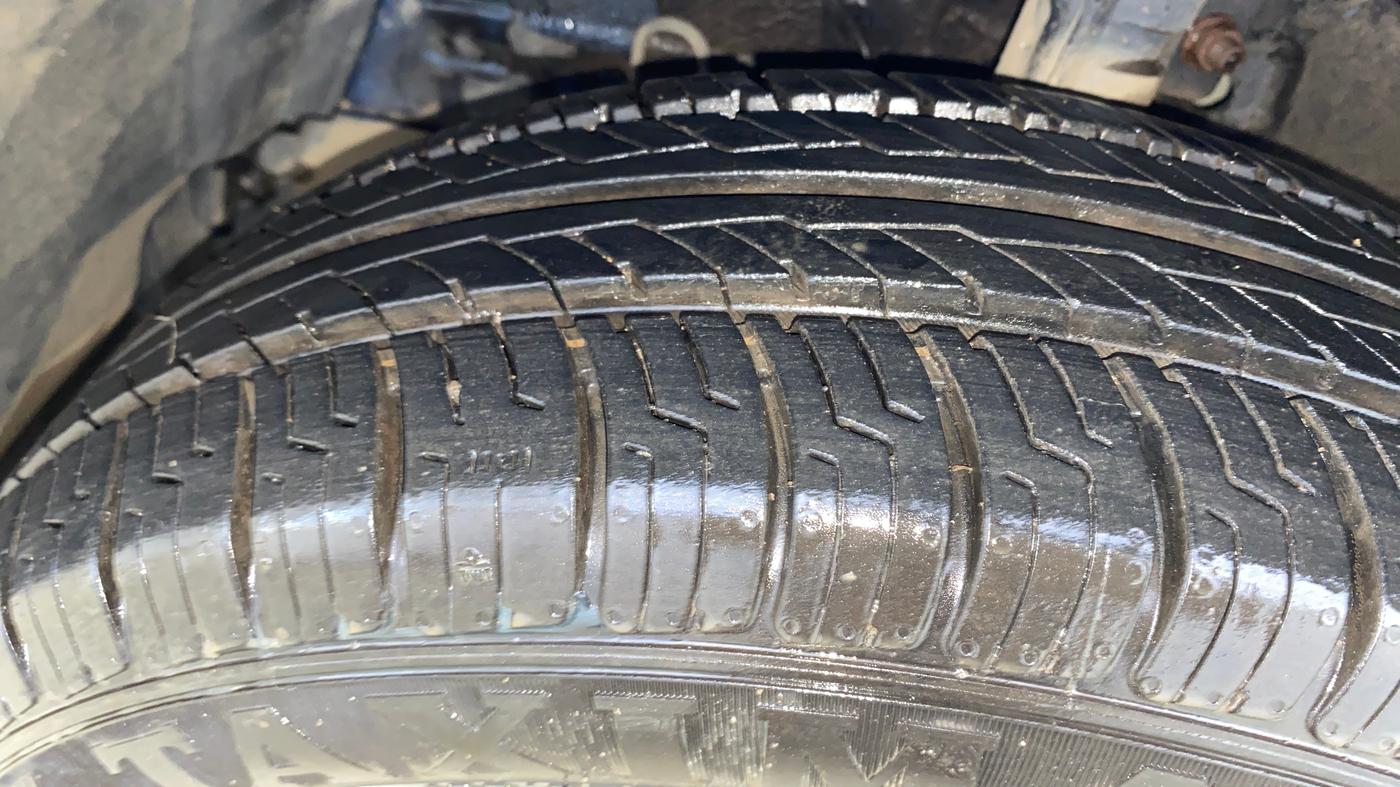 2014 Maruti Swift ZXI, Petrol, Manual, 46,174 km, Left Front Tyre Tread