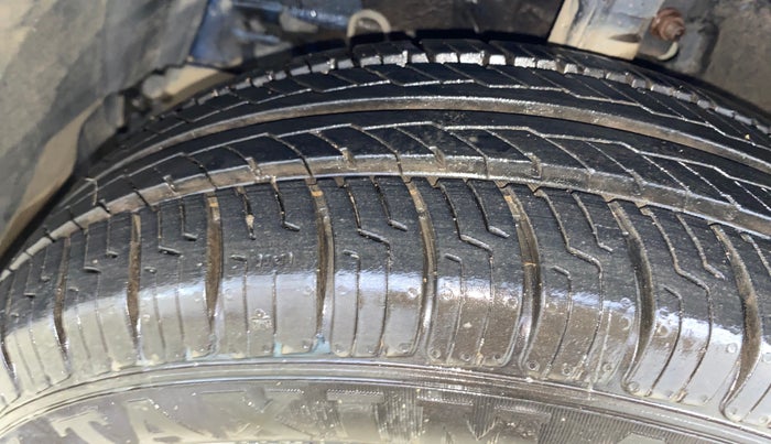 2014 Maruti Swift ZXI, Petrol, Manual, 46,071 km, Left Front Tyre Tread