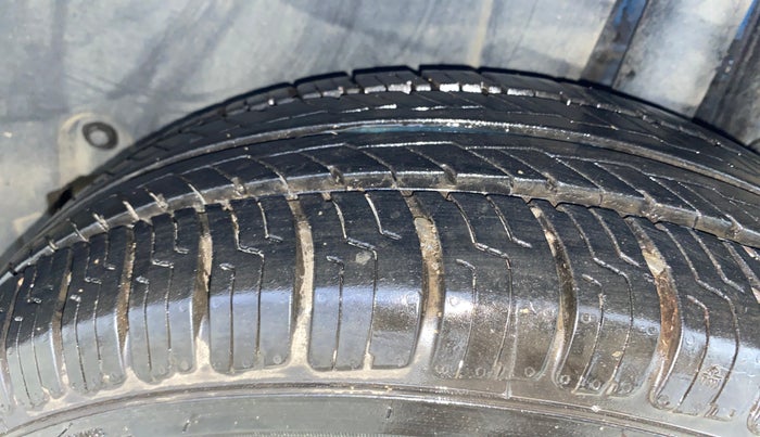 2014 Maruti Swift ZXI, Petrol, Manual, 46,071 km, Left Rear Tyre Tread