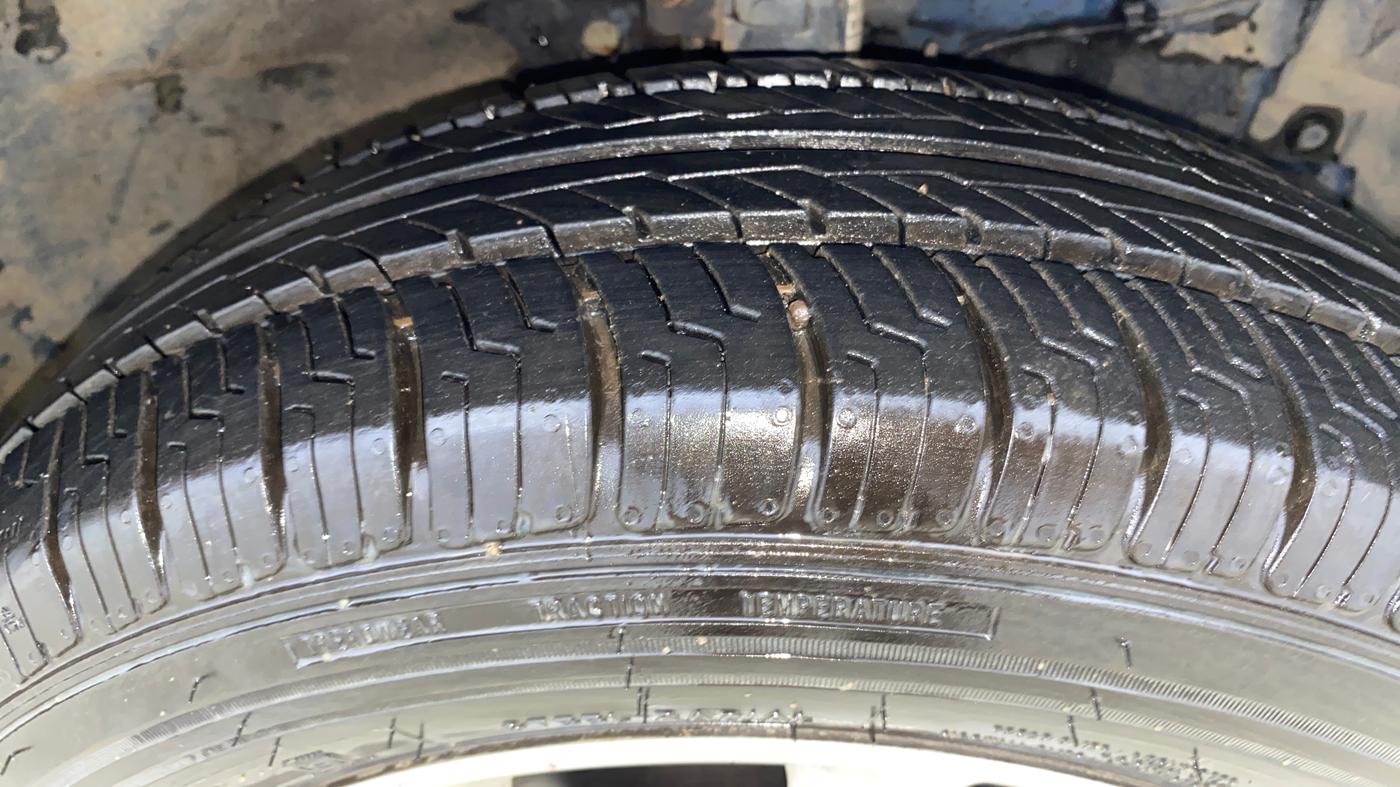 2014 Maruti Swift ZXI, Petrol, Manual, 46,174 km, Right Front Tyre Tread