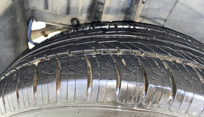 2014 Maruti Swift ZXI, Petrol, Manual, 46,071 km, Right Rear Tyre Tread