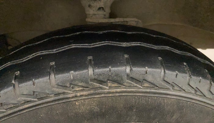 2024 Maruti Eeco 7 STR STD 1.2, Petrol, Manual, 42,191 km, Right Front Tyre Tread