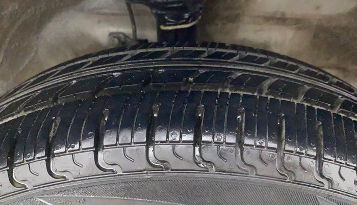 2017 Maruti Wagon R 1.0 VXI, CNG, Manual, 89,807 km, Right Front Tyre Tread