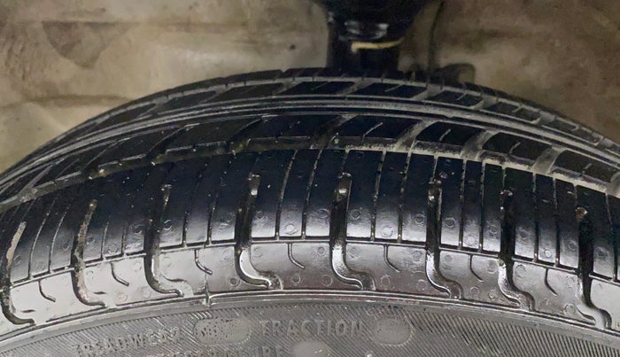 2017 Maruti Wagon R 1.0 VXI, CNG, Manual, 89,807 km, Left Front Tyre Tread