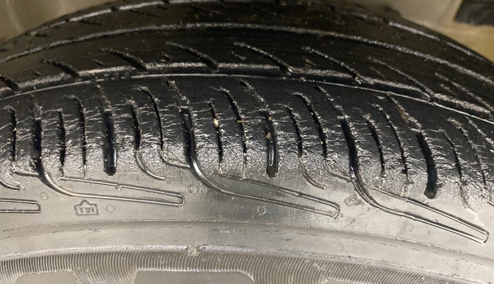 2017 Maruti Swift VXI O, Petrol, Manual, 1,47,828 km, Right Front Tyre Tread