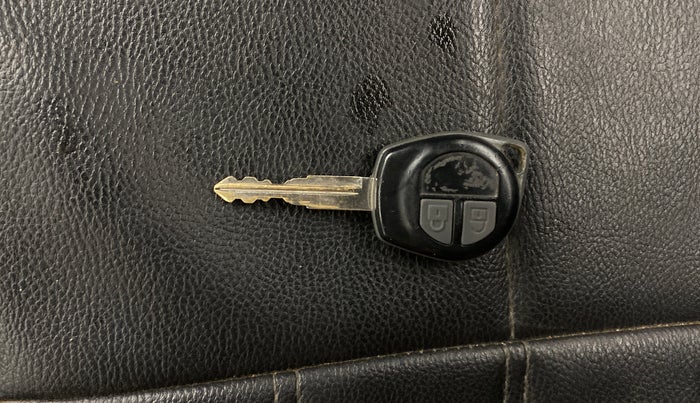 2017 Maruti Swift VXI O, Petrol, Manual, 1,47,828 km, Key Close Up