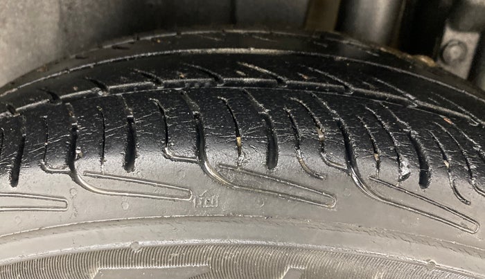 2017 Maruti Swift VXI O, Petrol, Manual, 1,47,828 km, Left Rear Tyre Tread
