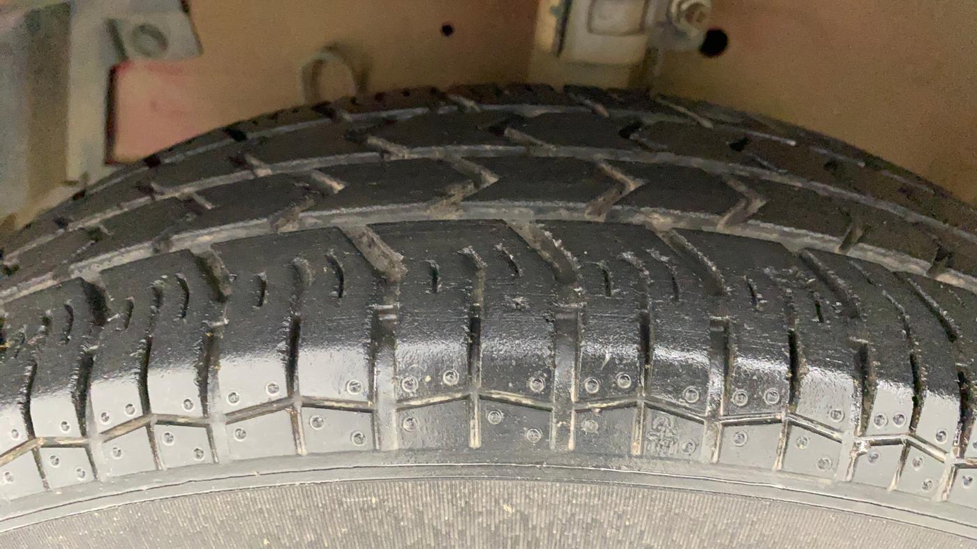2015 Maruti Swift VXI, Petrol, Manual, 51,182 km, Left Front Tyre Tread