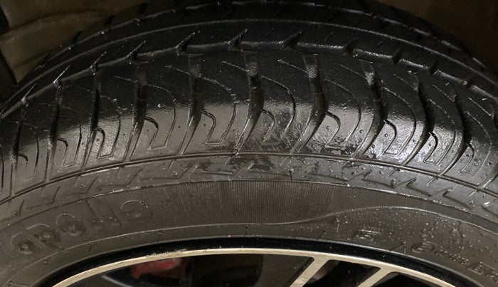 2016 Maruti Wagon R 1.0 VXI AMT, Petrol, Automatic, 24,883 km, Left Front Tyre Tread