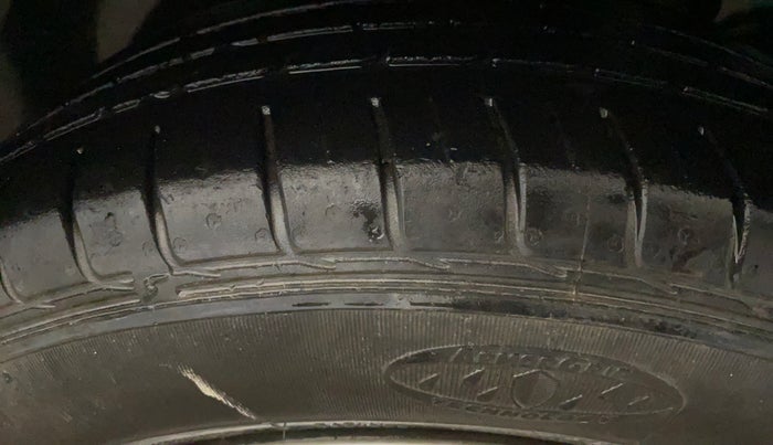 2017 Hyundai Creta E PLUS 1.6 PETROL, Petrol, Manual, 66,206 km, Left Rear Tyre Tread