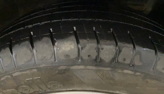 2017 Hyundai Creta E PLUS 1.6 PETROL, Petrol, Manual, 66,206 km, Right Front Tyre Tread