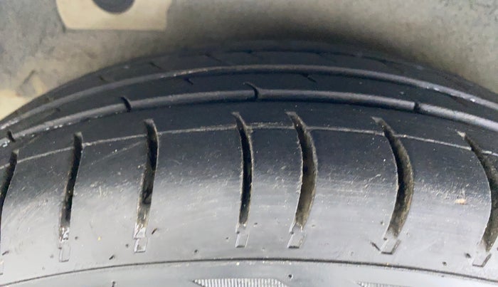2011 Hyundai i10 MAGNA 1.1 IRDE2, Petrol, Manual, 61,943 km, Right Rear Tyre Tread
