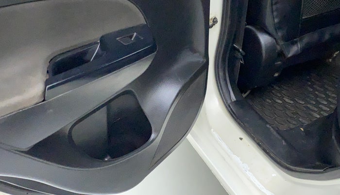 2013 Maruti Swift VDI, Diesel, Manual, 45,677 km, Infotainment system - Rear speakers missing / not working