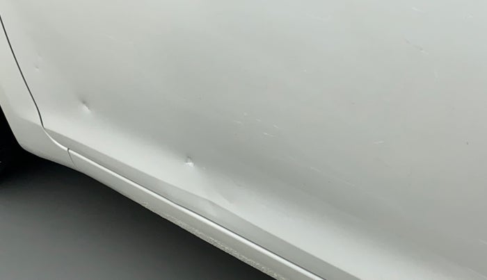 2013 Maruti Swift VDI, Diesel, Manual, 45,677 km, Front passenger door - Slightly dented