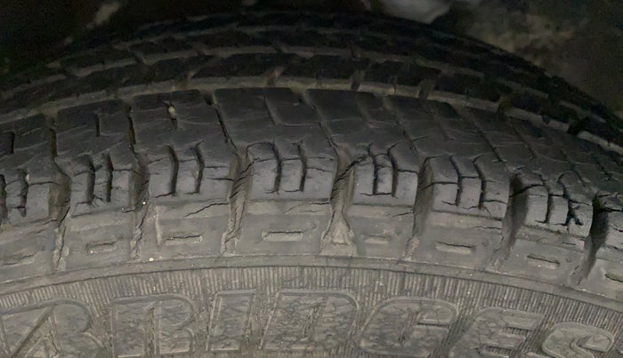 2013 Maruti Zen Estilo VXI, Petrol, Manual, 13,642 km, Right Rear Tyre Tread