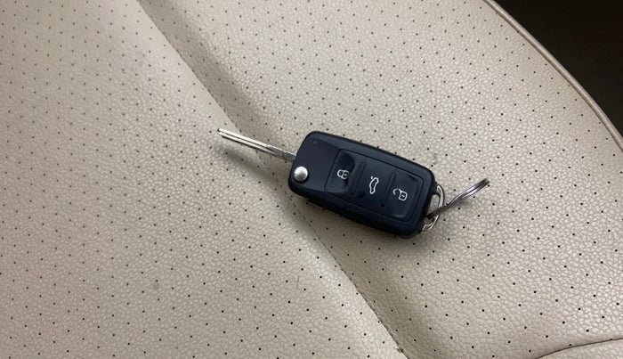 2013 Volkswagen Vento HIGHLINE DIESEL 1.6, Diesel, Manual, 89,640 km, Key Close Up