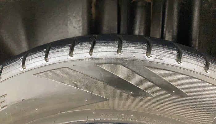 2013 Volkswagen Vento HIGHLINE DIESEL 1.6, Diesel, Manual, 89,640 km, Left Rear Tyre Tread