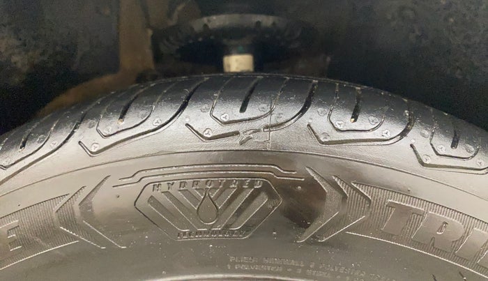 2013 Volkswagen Vento HIGHLINE DIESEL 1.6, Diesel, Manual, 89,640 km, Right Front Tyre Tread