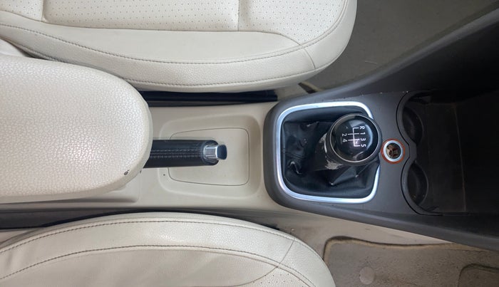 2013 Volkswagen Vento HIGHLINE DIESEL 1.6, Diesel, Manual, 89,640 km, Gear Lever