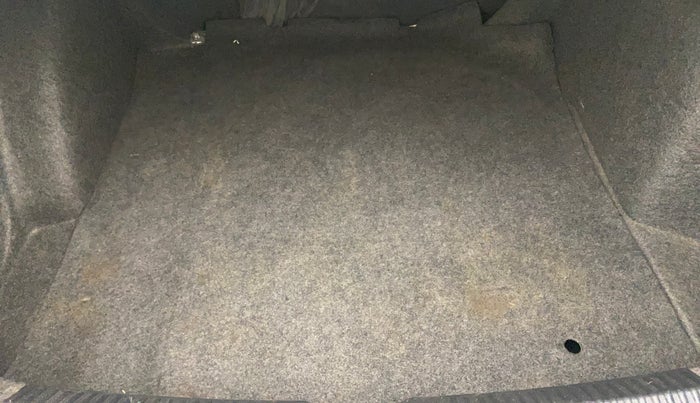 2013 Volkswagen Vento HIGHLINE DIESEL 1.6, Diesel, Manual, 89,640 km, Boot Inside