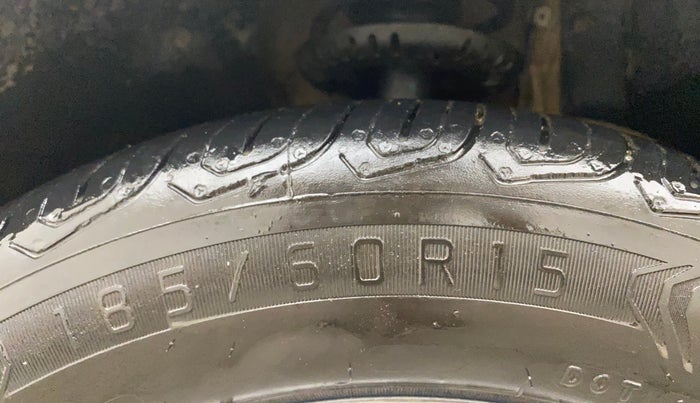 2013 Volkswagen Vento HIGHLINE DIESEL 1.6, Diesel, Manual, 89,640 km, Left Front Tyre Tread