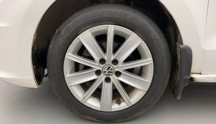 2015 Volkswagen Vento HIGHLINE PETROL AT, Petrol, Automatic, 71,330 km, Left Front Wheel