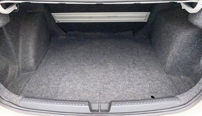 2015 Volkswagen Vento HIGHLINE PETROL AT, Petrol, Automatic, 71,330 km, Boot Inside