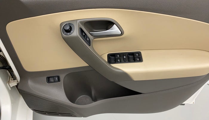 2015 Volkswagen Vento HIGHLINE PETROL AT, Petrol, Automatic, 71,330 km, Driver Side Door Panels Control