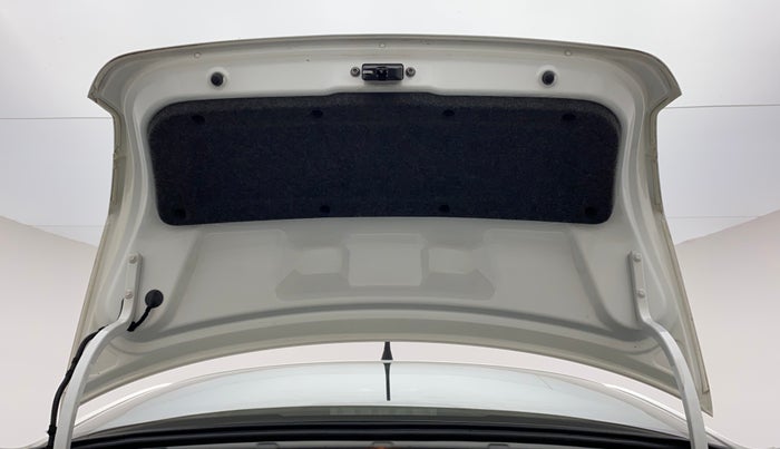 2015 Volkswagen Vento HIGHLINE PETROL AT, Petrol, Automatic, 71,330 km, Boot Door Open