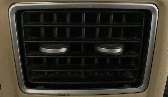 2015 Volkswagen Vento HIGHLINE PETROL AT, Petrol, Automatic, 71,330 km, Rear AC Vents