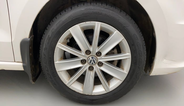 2015 Volkswagen Vento HIGHLINE PETROL AT, Petrol, Automatic, 71,330 km, Right Front Wheel