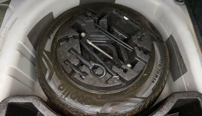 2015 Volkswagen Vento HIGHLINE PETROL AT, Petrol, Automatic, 71,330 km, Spare Tyre