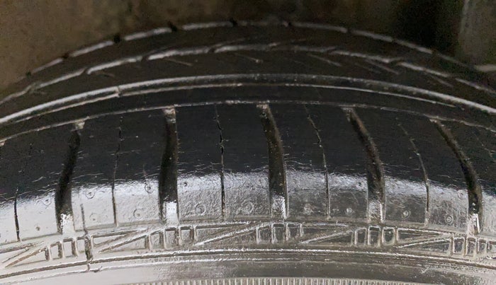 2015 Volkswagen Vento HIGHLINE PETROL AT, Petrol, Automatic, 71,330 km, Left Rear Tyre Tread