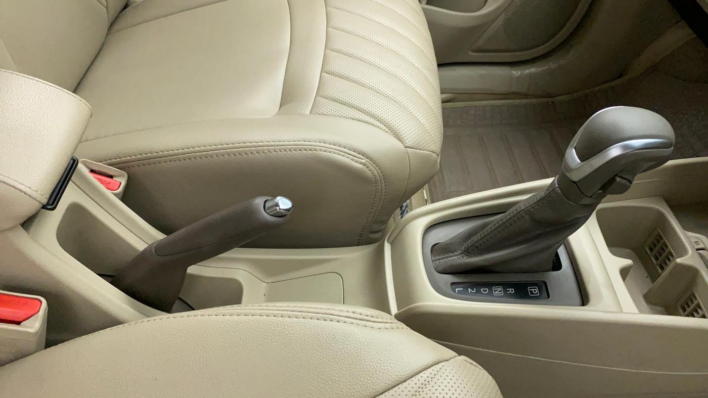 2019 Maruti Ertiga ZXI SMART HYBRID AT, Petrol, Automatic, 39,634 km, Gear Lever