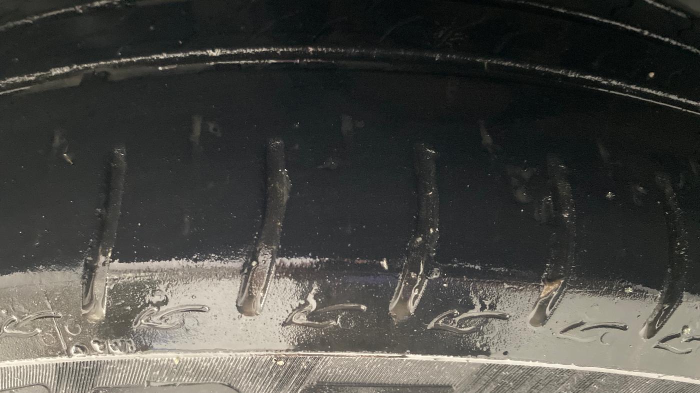2023 Tata ALTROZ XM PLUS PETROL, CNG, Manual, 28,172 km, Left Front Tyre Tread
