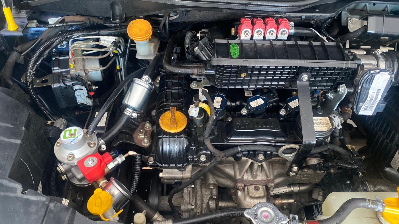 2023 Tata ALTROZ XM PLUS PETROL, CNG, Manual, 28,172 km, Engine View - Right