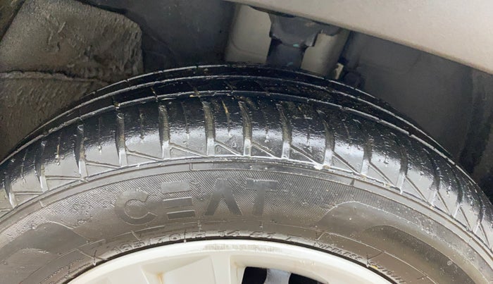 2021 Renault Kwid RXL, Petrol, Manual, 35,342 km, Right Front Tyre Tread