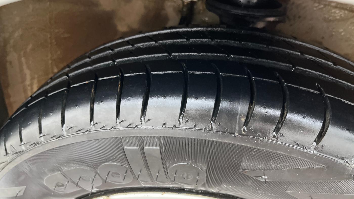 2015 Maruti Alto K10 VXI, Petrol, Manual, 1,05,096 km, Right Front Tyre Tread