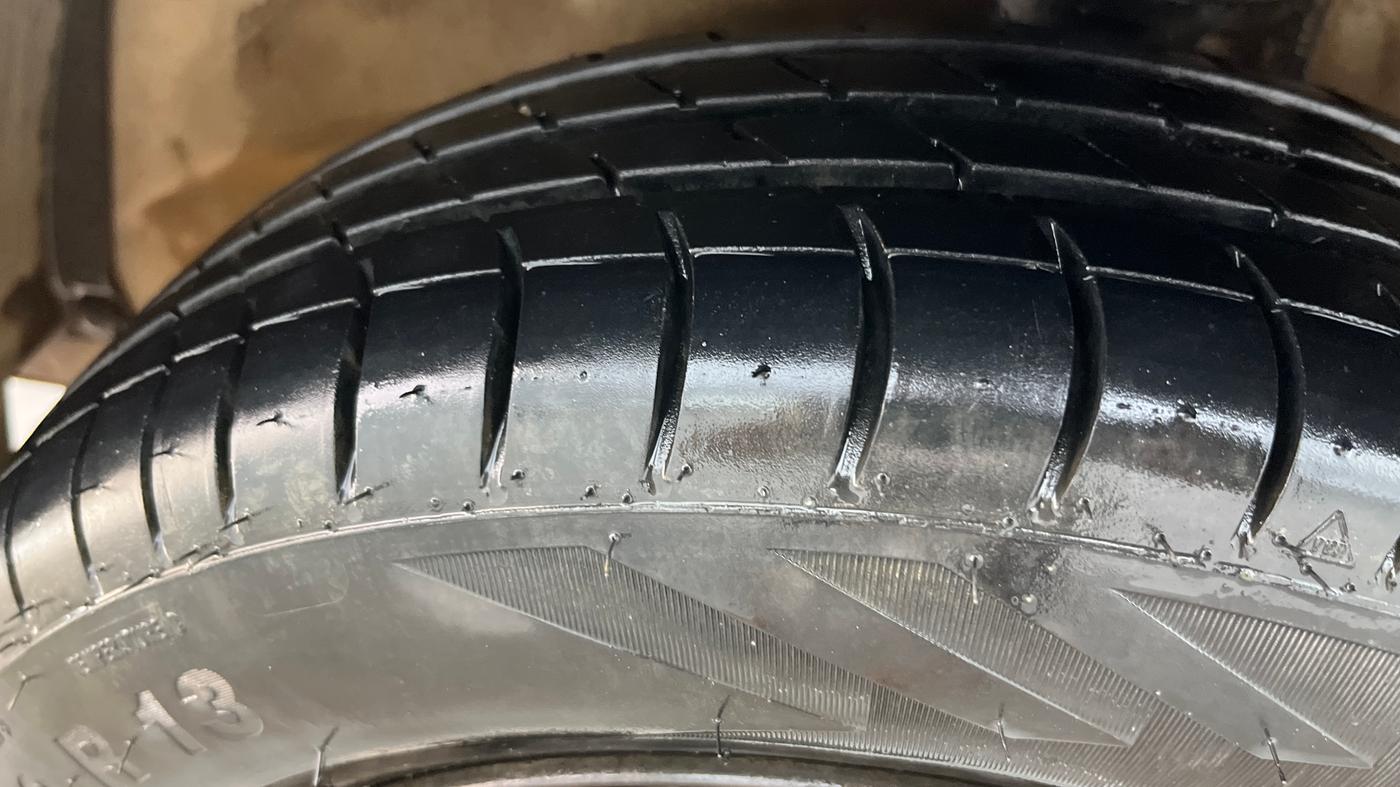 2015 Maruti Alto K10 VXI, Petrol, Manual, 1,05,096 km, Left Front Tyre Tread
