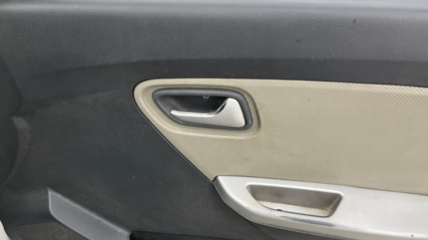 2015 Maruti Alto K10 VXI, Petrol, Manual, 1,05,096 km, Driver Side Door Panels Control