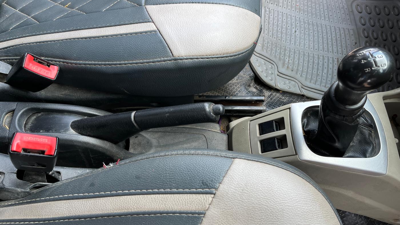 2015 Maruti Alto K10 VXI, Petrol, Manual, 1,05,096 km, Gear Lever
