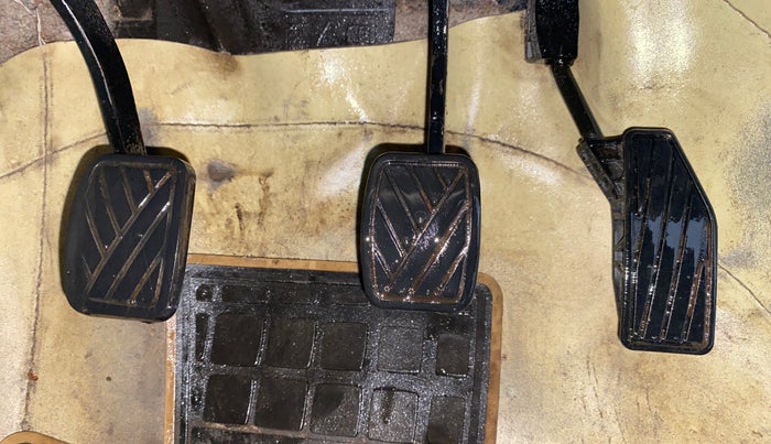 2018 Maruti Ertiga VXI SHVS, CNG, Manual, 94,349 km, Pedals