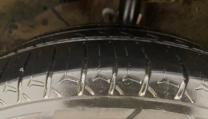 2018 Maruti Ertiga VXI SHVS, CNG, Manual, 94,349 km, Left Front Tyre Tread