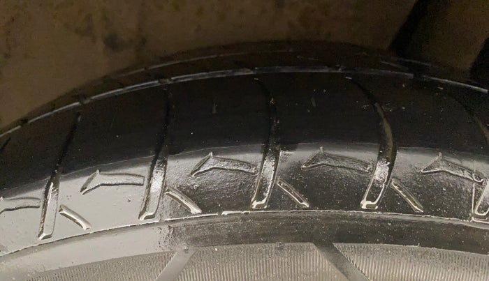 2018 Maruti Ertiga VXI SHVS, CNG, Manual, 94,349 km, Left Rear Tyre Tread