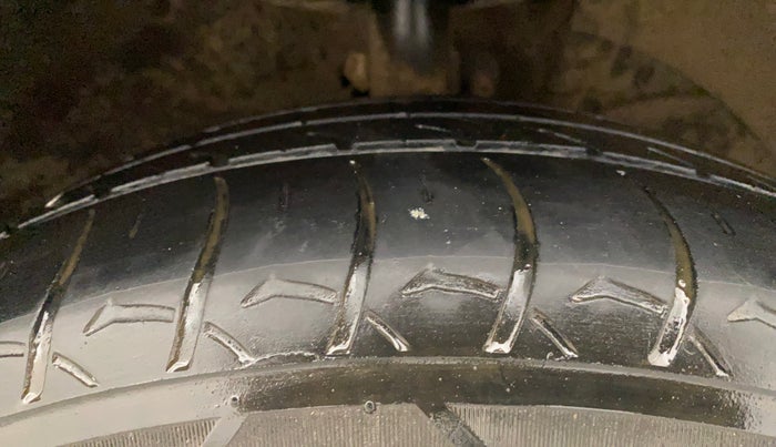 2018 Maruti Ertiga VXI SHVS, CNG, Manual, 94,349 km, Right Front Tyre Tread