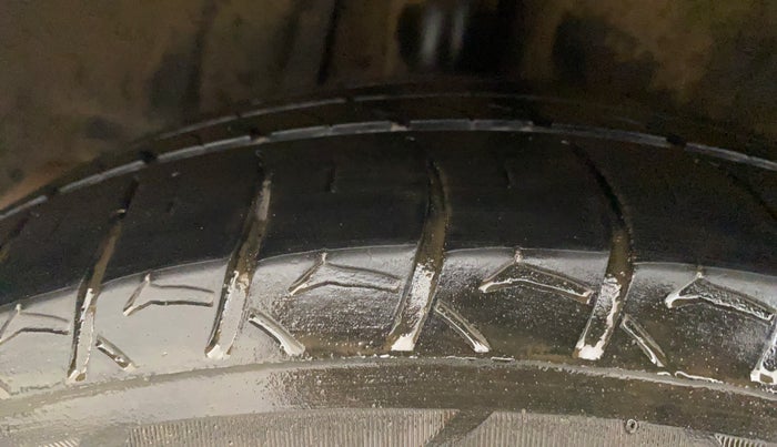 2018 Maruti Ertiga VXI SHVS, CNG, Manual, 94,349 km, Right Rear Tyre Tread