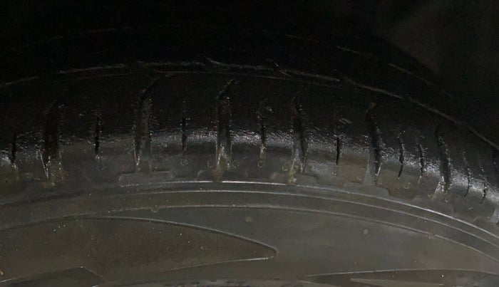 2017 Ford Ecosport TREND 1.5L PETROL, Petrol, Manual, 1,03,324 km, Right Front Tyre Tread