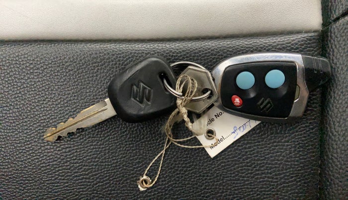 2019 Maruti Swift LXI, Petrol, Manual, 30,488 km, Key Close Up