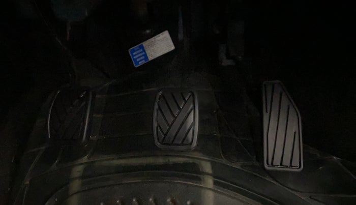 2019 Maruti Swift LXI, Petrol, Manual, 30,488 km, Pedals